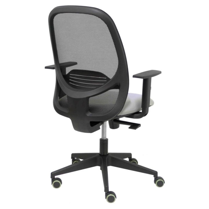 Silla Cilanco negra malla negra asiento bali gris claro brazo regulable.