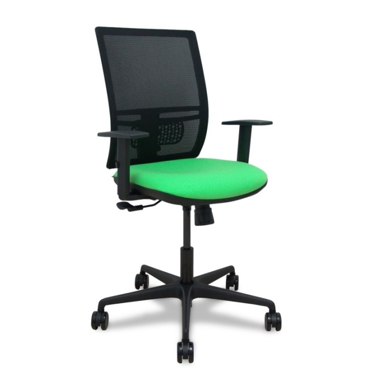 Silla Yunquera sincro malla negra bali pistacho brazo regulable