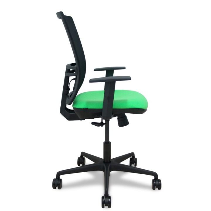 Silla Yunquera sincro malla negra bali pistacho brazo regulable