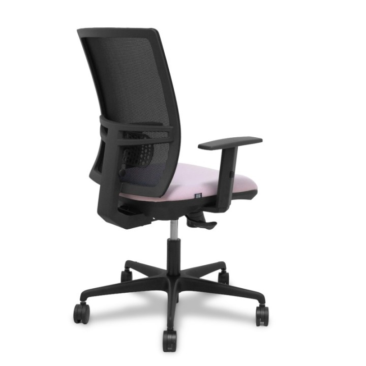 Silla Yunquera sincro malla negra bali rosa brazo regulable.