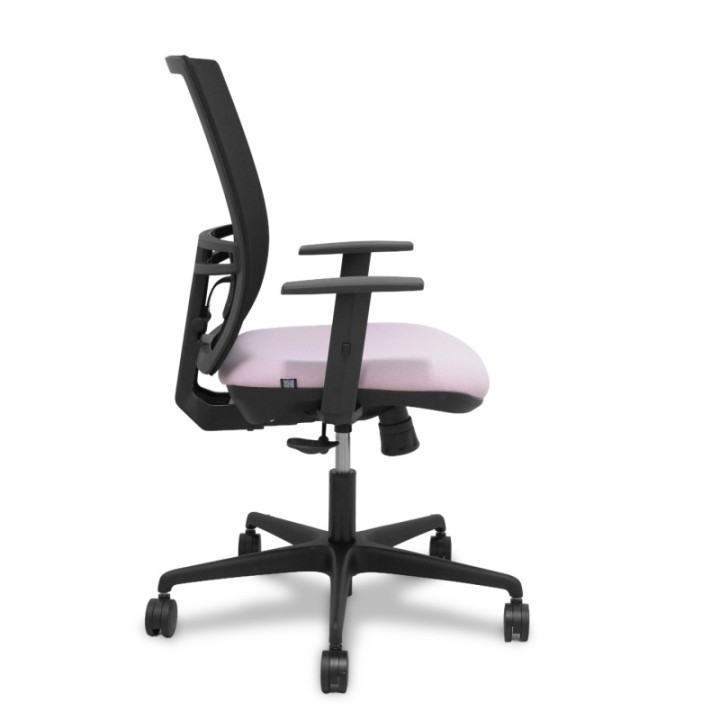 Silla Yunquera sincro malla negra bali rosa brazo regulable.