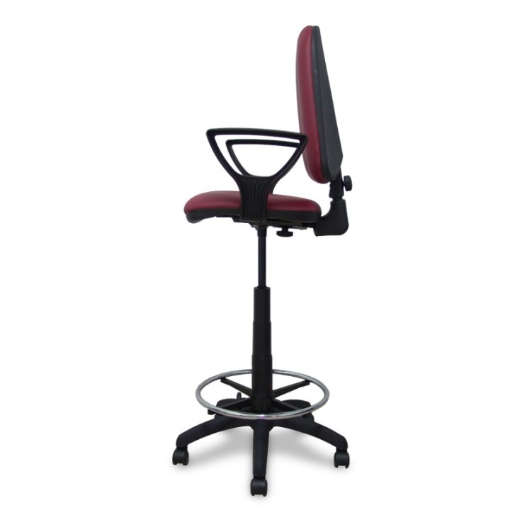 Taburete Aýna similpiel granate con brazos fijos