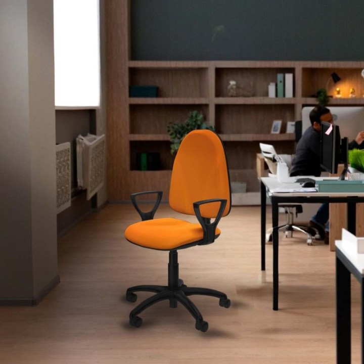 Algarra CP similpiel gris claro brazos fijos base poliamida ruedas nailon 50mm