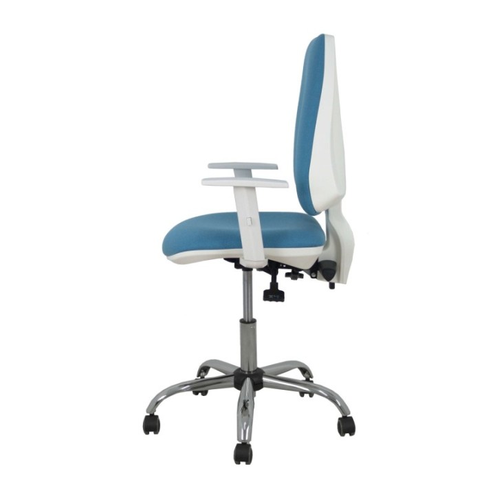 Silla Elche blanca asincro bali azul cielo brazos regulables ruedas de parqué