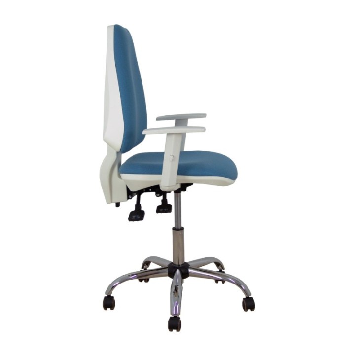 Silla Elche blanca asincro bali azul cielo brazos regulables ruedas de parqué