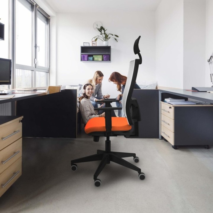 Horna traslack malla negra bali azul claro brazos 1D base piramidal cabecero fijo ruedas 65mm engomadas