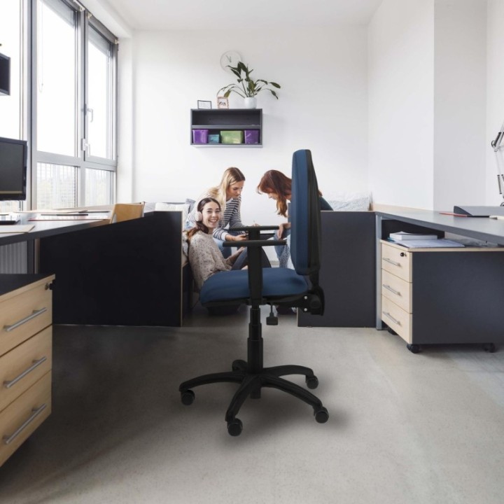 Aýna AS similpiel blanco brazos 1D base poliamida ruedas engomadas 50mm