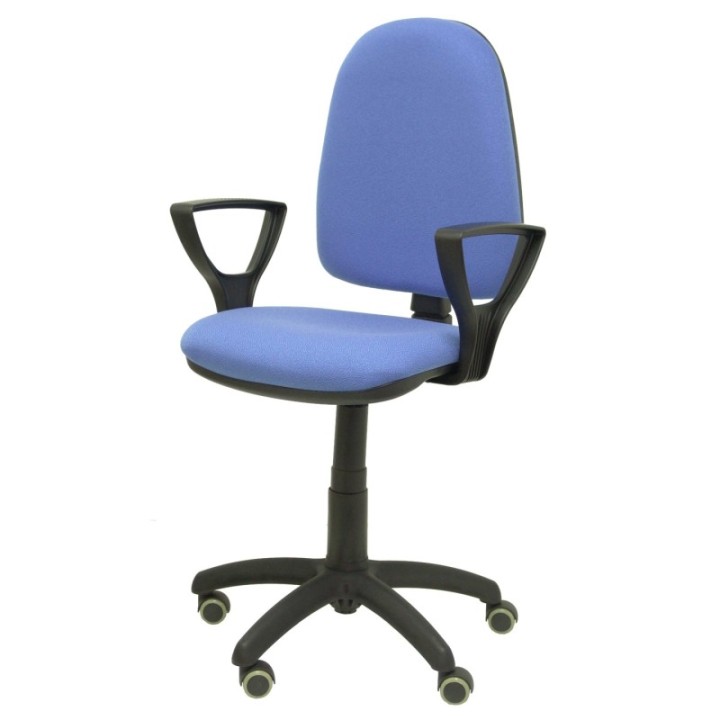 Silla Aýna bali azul claro brazos fijos ruedas de parqué