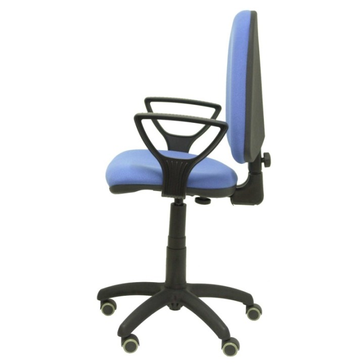 Silla Aýna bali azul claro brazos fijos ruedas de parqué