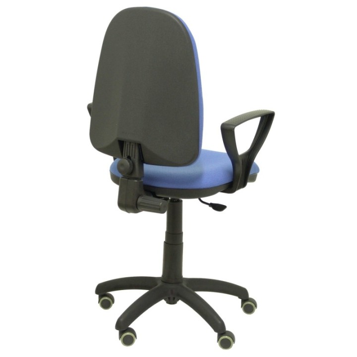 Silla Aýna bali azul claro brazos fijos ruedas de parqué