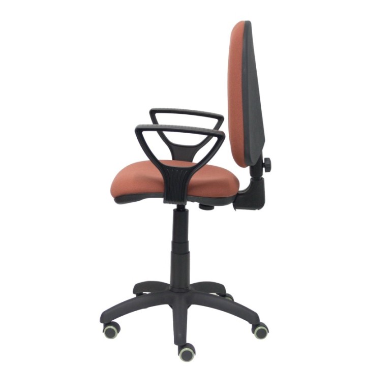 Silla Aýna bali marrón brazos fijos ruedas de parqué