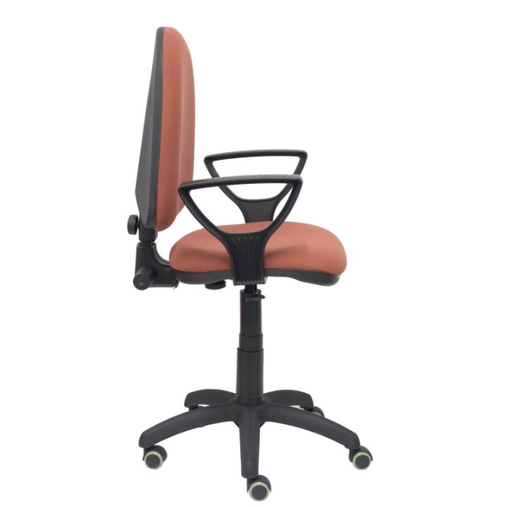 Silla Aýna bali marrón brazos fijos ruedas de parqué