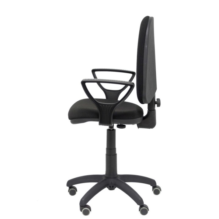 Silla Aýna bali negro brazos fijos ruedas de parqué