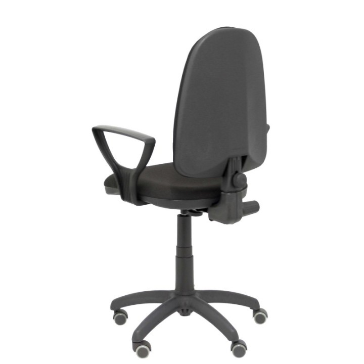 Silla Aýna bali negro brazos fijos ruedas de parqué