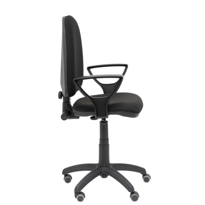 Silla Aýna bali negro brazos fijos ruedas de parqué