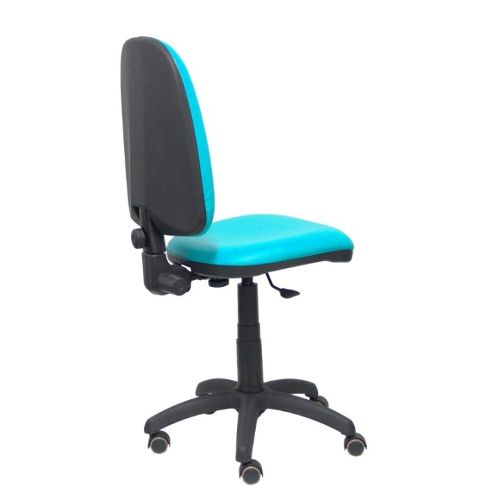 Silla Aýna similpiel verde turquesa ruedas de parqué