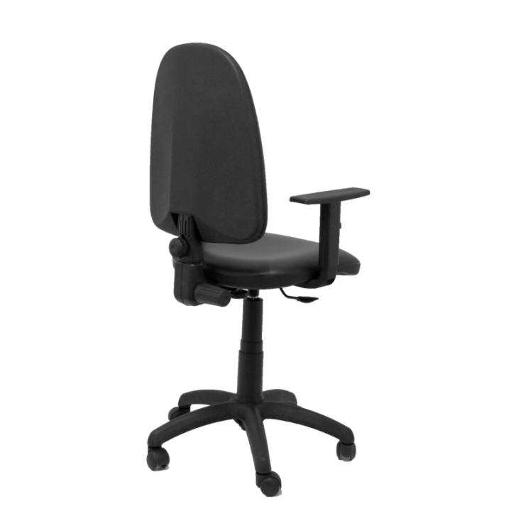 Silla Aýna similpiel negro con brazos regulables