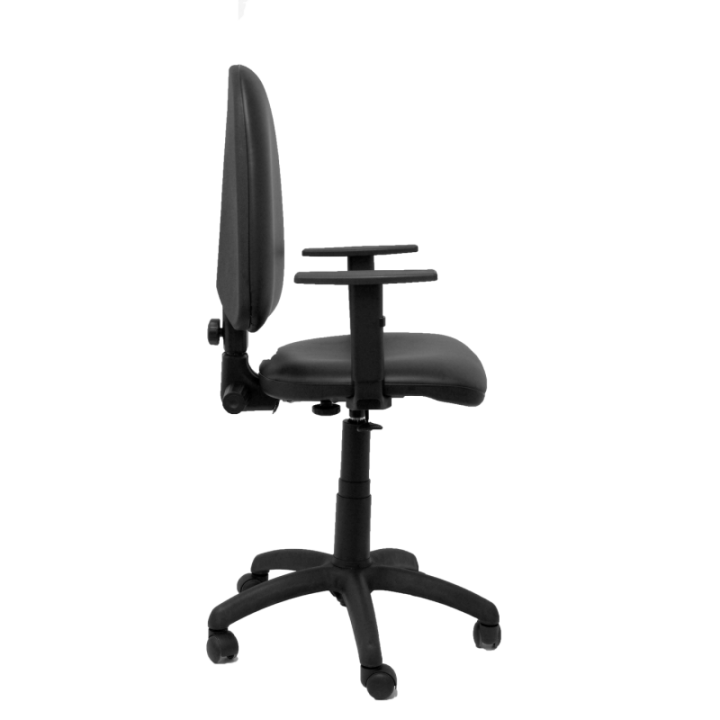 Silla Aýna similpiel negro con brazos regulables