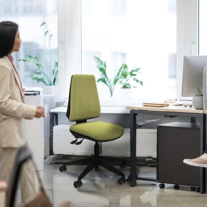 Elche AS bali morado base piramidal ruedas nailon 65mm