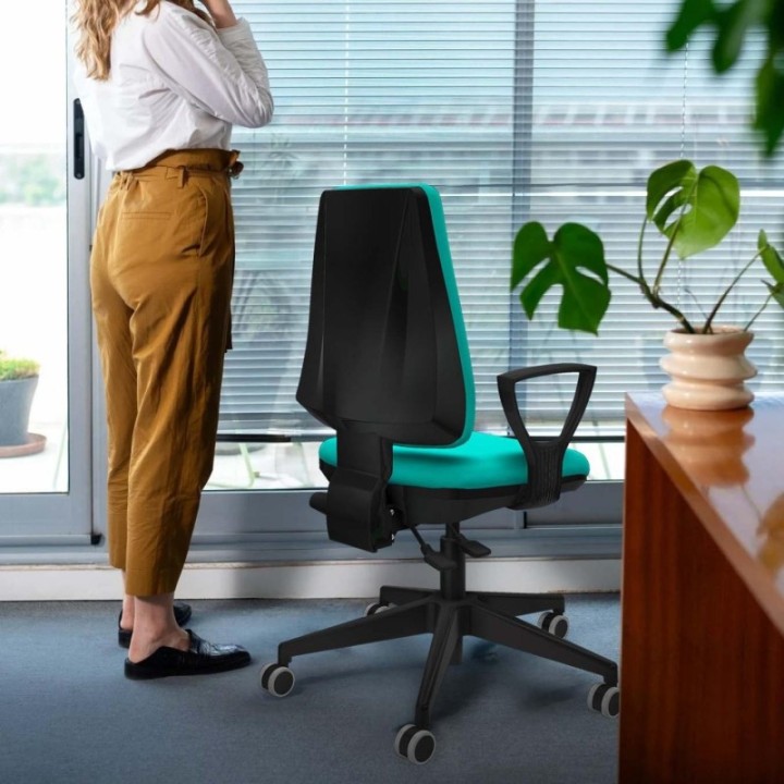 Elche AS similpiel negro brazos fijos base piramidal ruedas engomadas 65mm