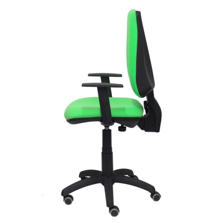 Silla Elche CP bali verde pistacho brazos regulables ruedas de parqué