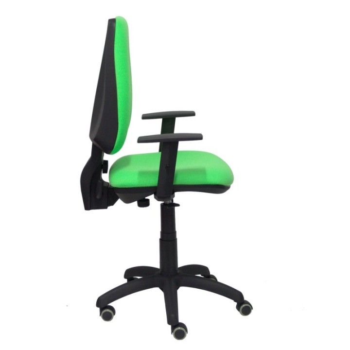 Silla Elche CP bali verde pistacho brazos regulables ruedas de parqué