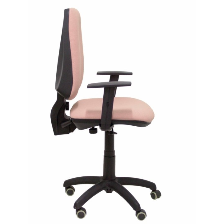 Silla Elche CP bali rosa pálido brazos regulables ruedas de parqué