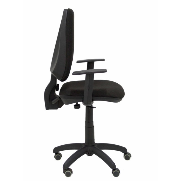 Silla Elche CP bali negro brazos regulables ruedas de parqué