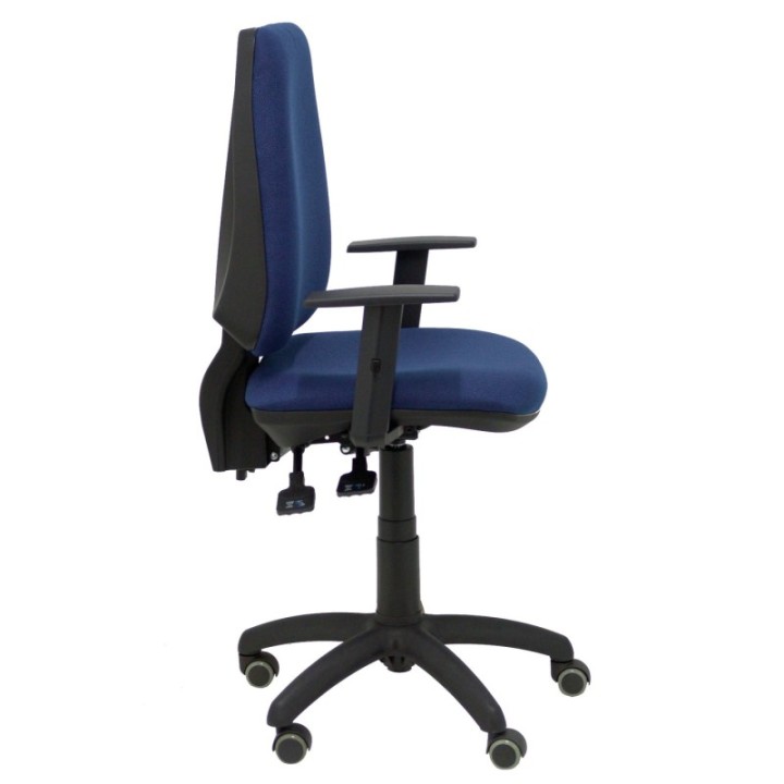 Silla Elche S bali azul marino brazos regulables ruedas de parqué