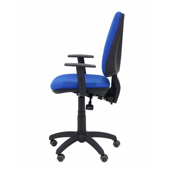 Silla Elche S bali azul brazos regulables ruedas de parqué