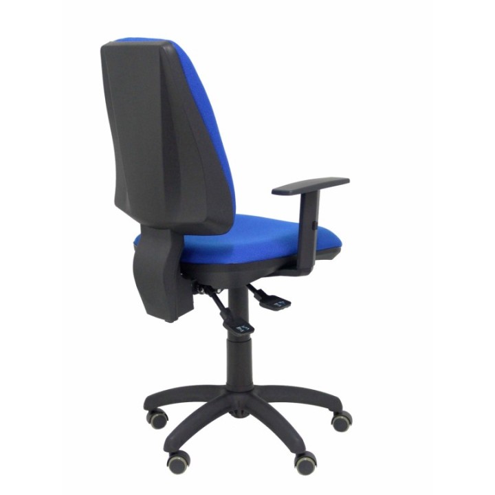 Silla Elche S bali azul brazos regulables ruedas de parqué