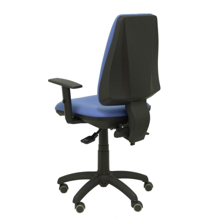 Silla Elche S bali azul claro brazos regulables ruedas de parqué