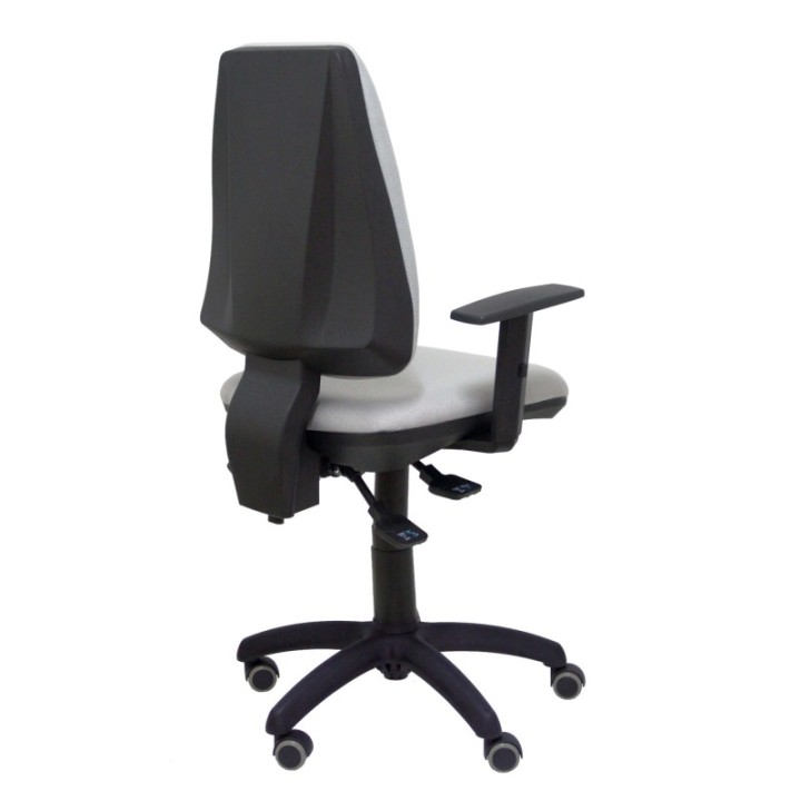 Silla Elche S bali gris claro brazos regulables ruedas de parqué