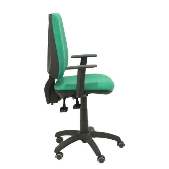 Silla Elche S bali verde esmeralda brazos regulables ruedas de parqué