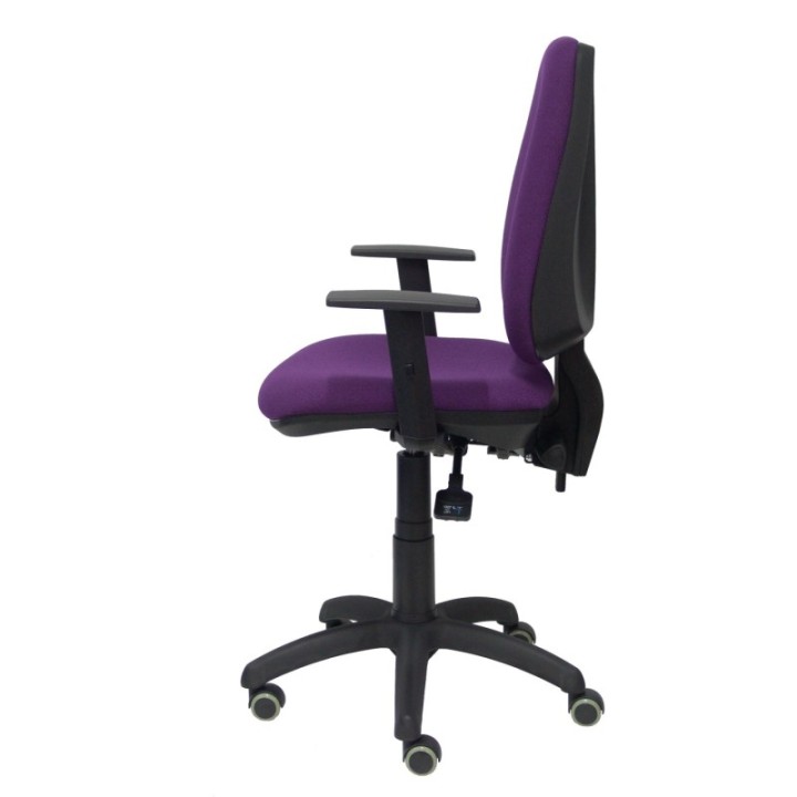 Silla Elche S bali morado brazos regulables ruedas de parqué