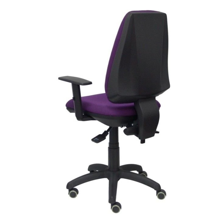 Silla Elche S bali morado brazos regulables ruedas de parqué