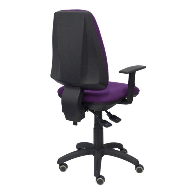 Silla Elche S bali morado brazos regulables ruedas de parqué