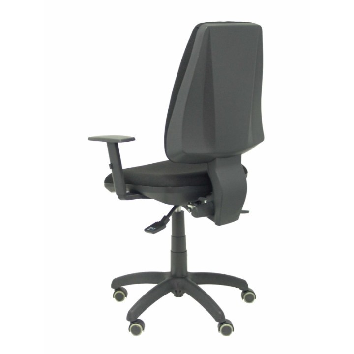 Silla Elche S bali negro brazos regulables ruedas de parqué