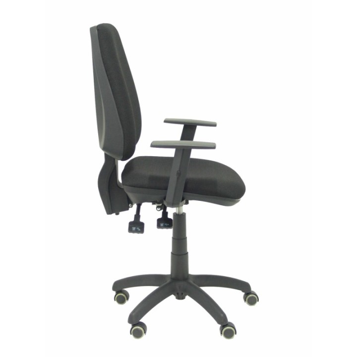 Silla Elche S bali negro brazos regulables ruedas de parqué