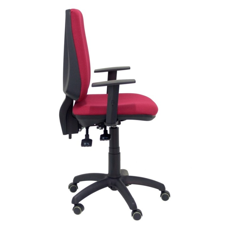 Silla Elche S bali granate brazos regulables ruedas de parqué