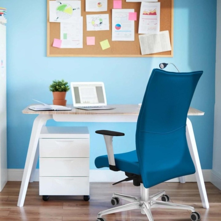 Albacete confidente sincro similpiel gris claro brazos 1D blancos base aluminio ruedas 65mm engomadas