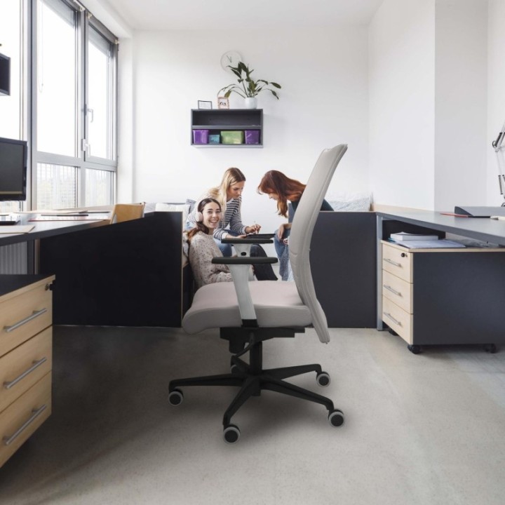 Albacete confidente sincro similpiel morado brazos 1D blancos base nailon ruedas 65mm engomadas